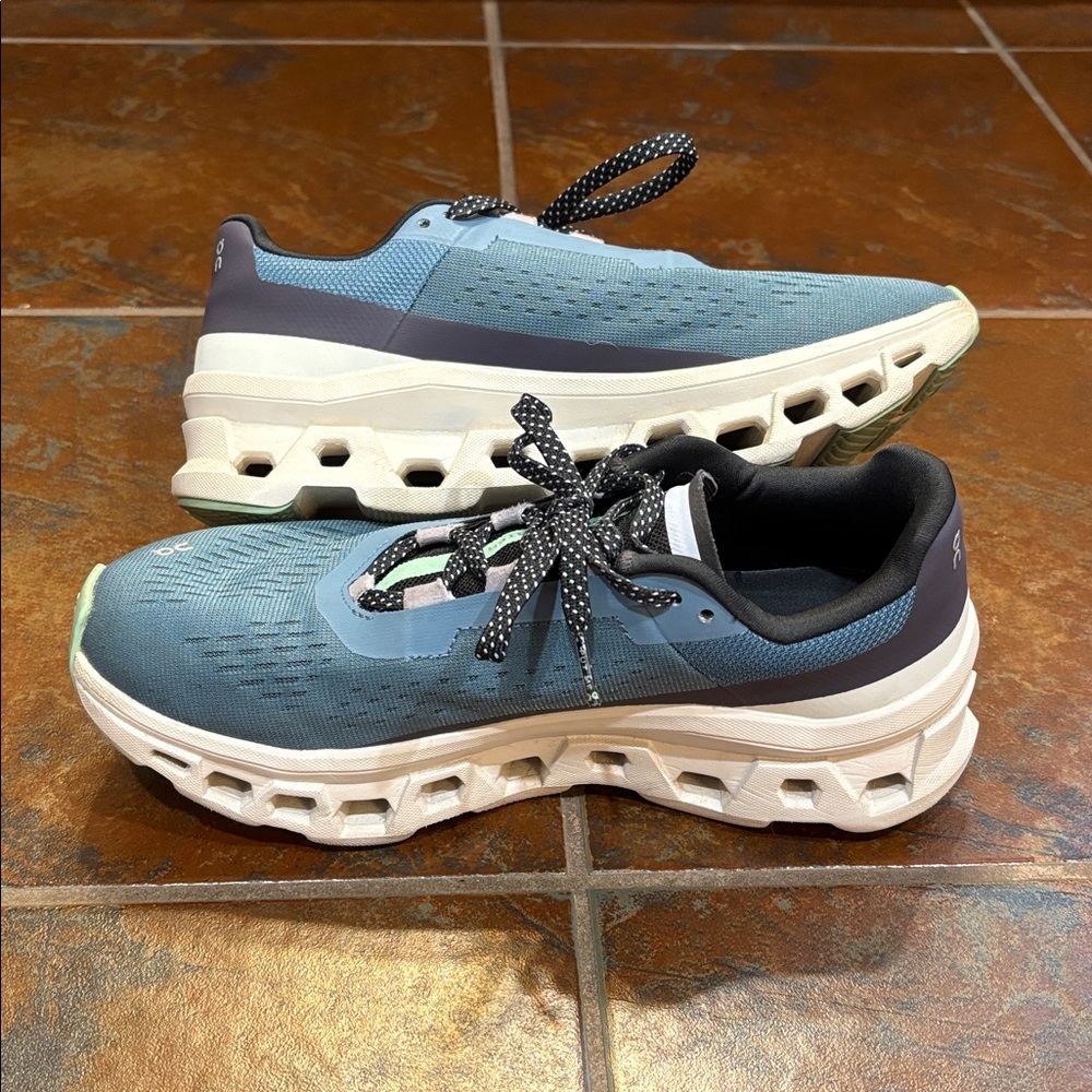 On Cloud Cloudmonster running shoes. - Picture 6 of 9